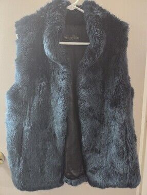 Fabulous Furs By Donna Sawyer Navy Blue Plush Faux Fur Vest. Sz M